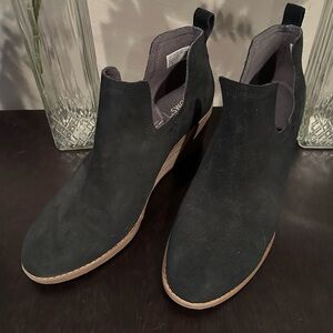 NEW! Tom’s wedge bootie size 9 in black
